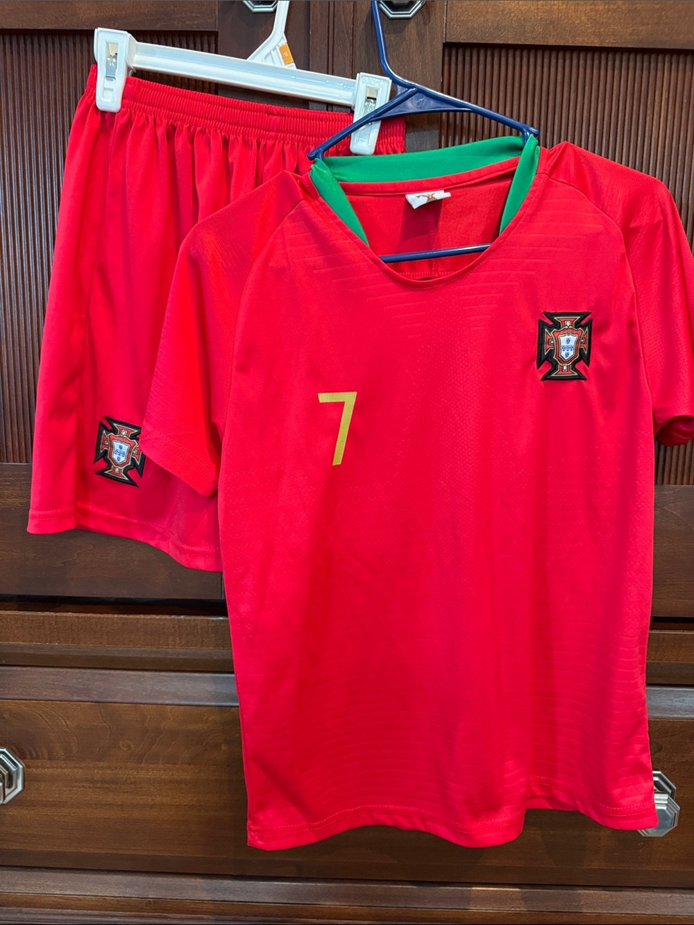 Ronaldo Kids Soccer Jersey Set in Red (Number 7)